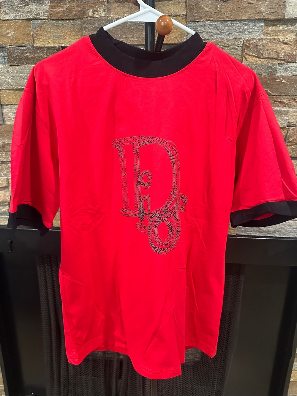 Women’s Red Short-Sleeve Tee size M